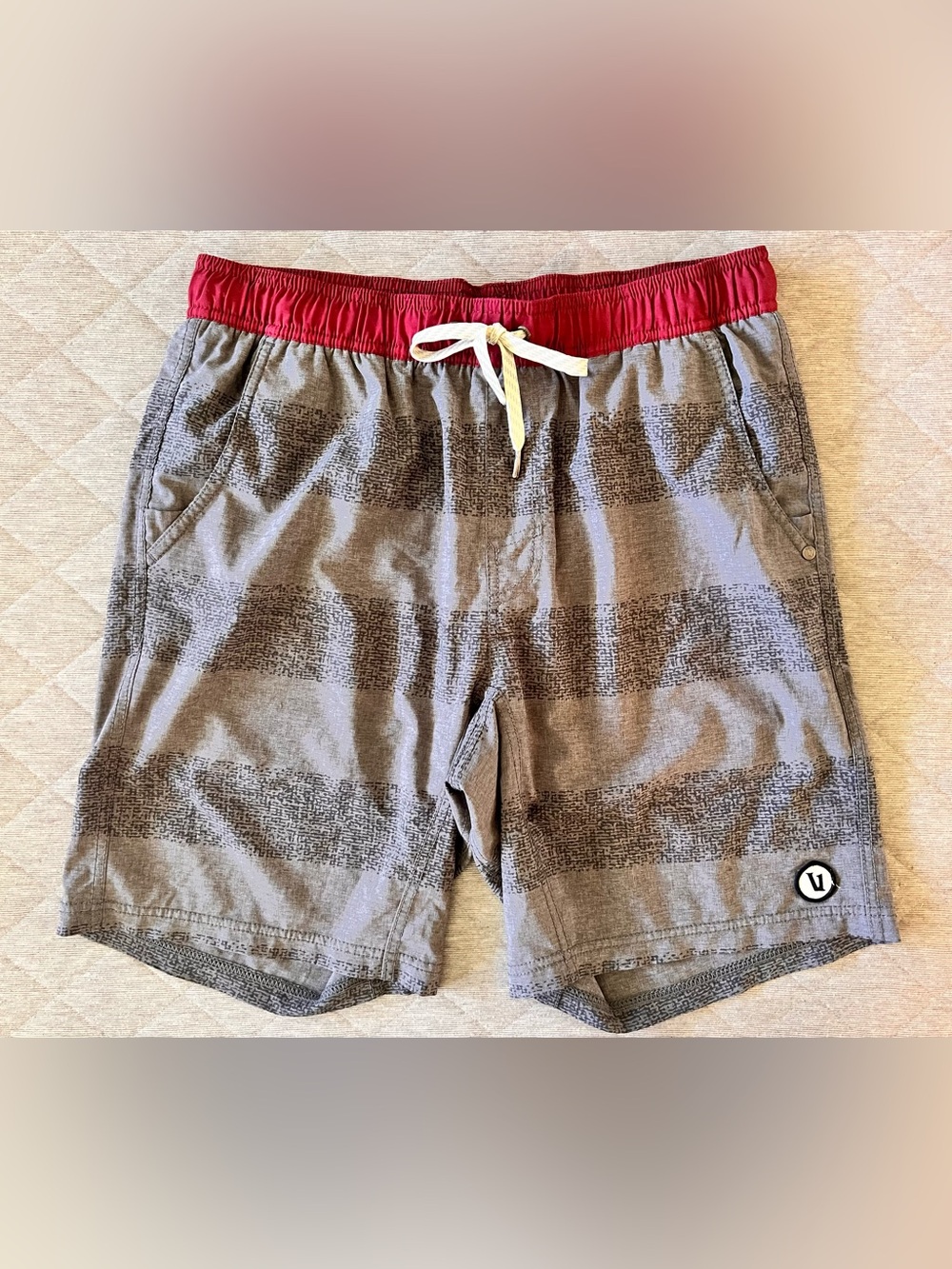 VUORI Medium Gray Stripe Burgundy Waist Kore Hybrid Shorts Orig $78 Exc Cond